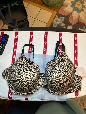 New WITH TAGS Auden Leopard Print T-Shirt Bra - Cheetah Print
